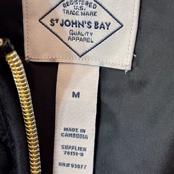 NEW St. John's Bay Black Quilted Vest with Gold Hardware. Size M. - Picture 6 of 6